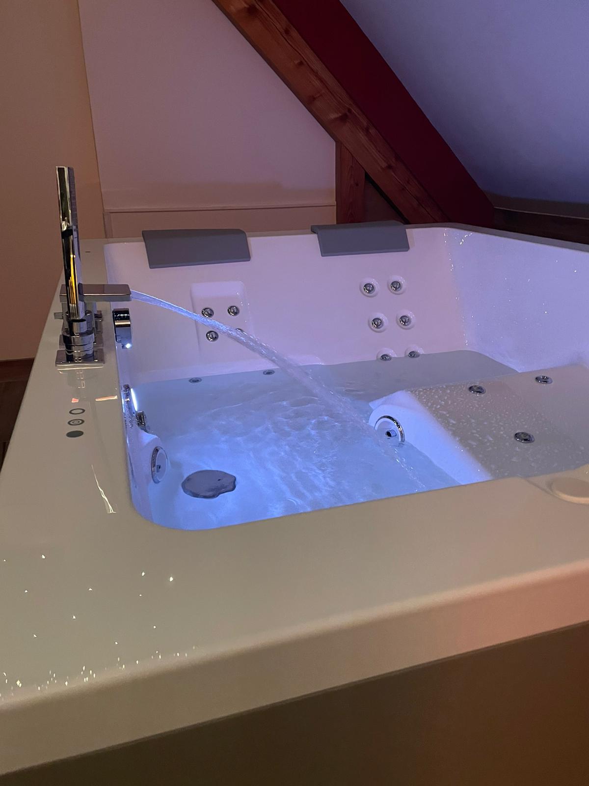 Quels sont les avantages d'un jacuzzi® intérieur ? Gites Spa Colmar