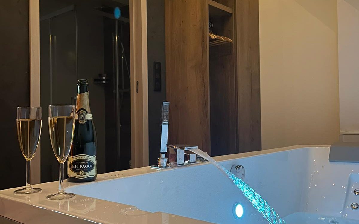 CHEZ EMILE_1 1200X750 | Gites Spa Colmar Location de gîtes avec Jacuzzi® pour un séjour dans le Haut-Rhin en Alsace Rixheim
